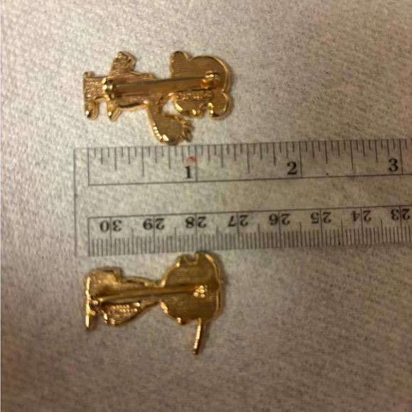 Two Vintage Peanuts Brooches - Picture 2 of 4